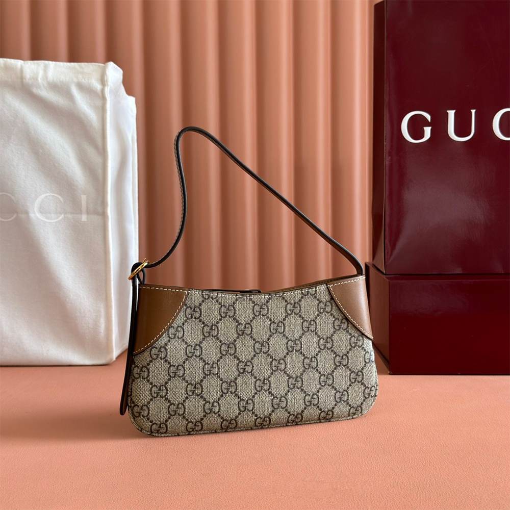 GG Emblem small shoulder bag