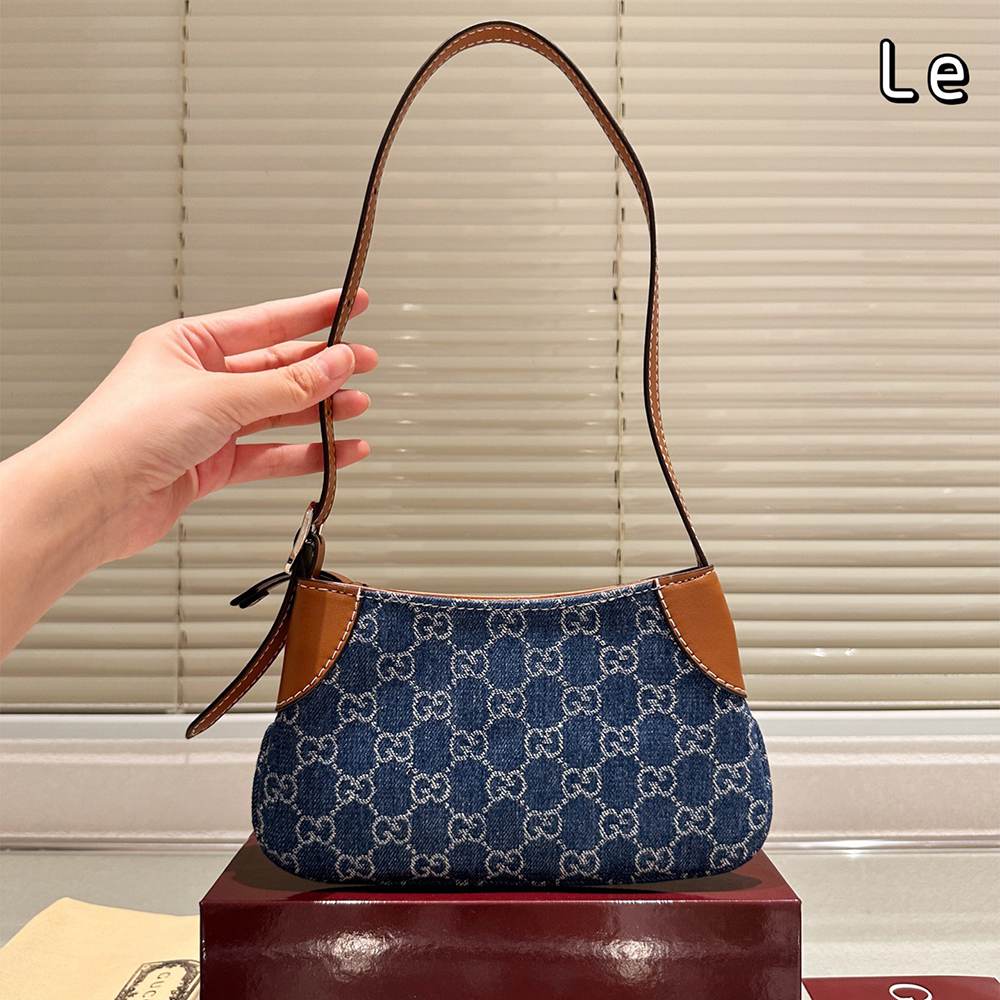 GG Emblem small shoulder bag