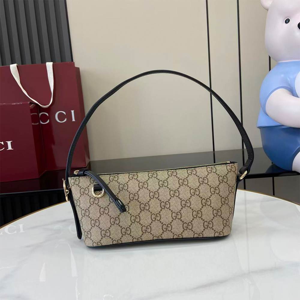 GG Emblem small shoulder bag