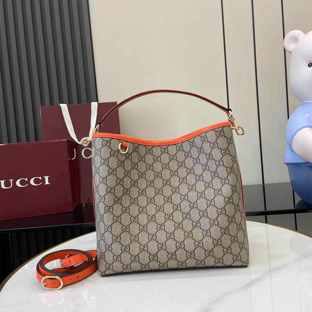 GG Emblem medium bucket bag