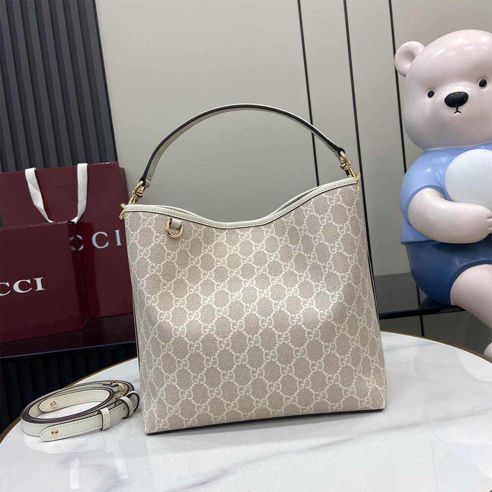 GG Emblem medium bucket bag