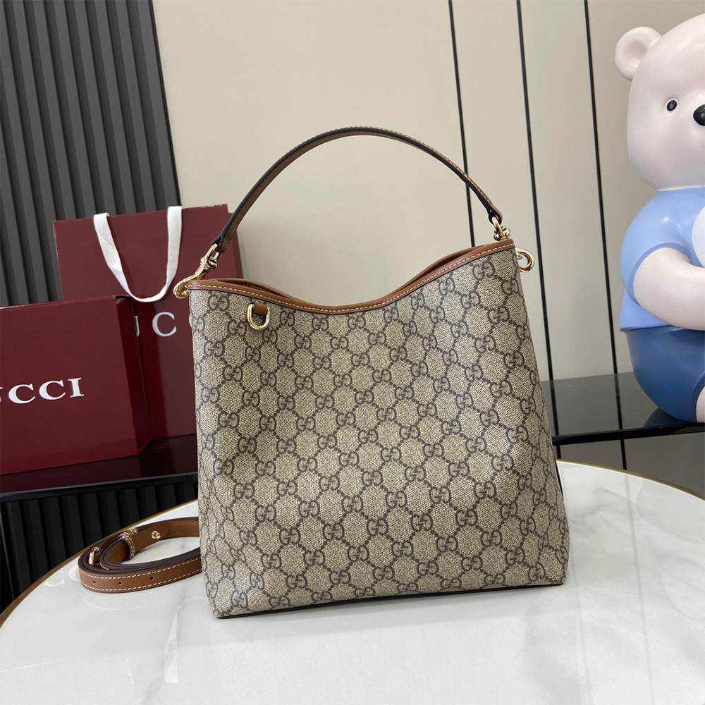 GG Emblem medium bucket bag