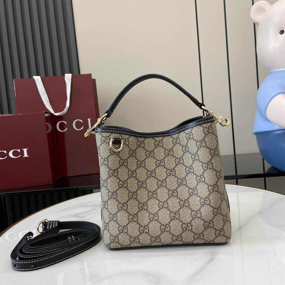 GG Emblem small bucket bag