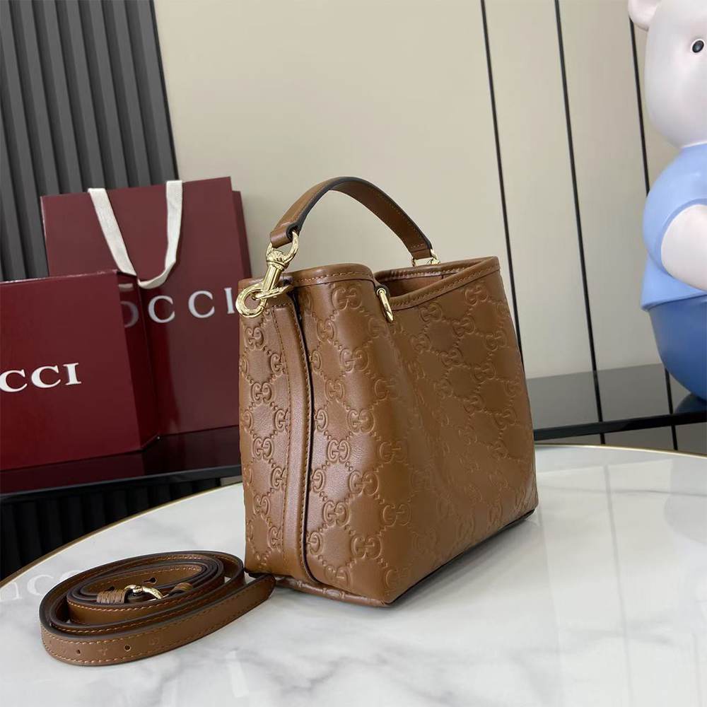 GG Emblem small bucket bag