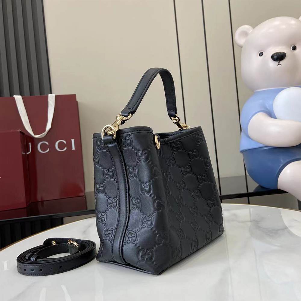 GG Emblem small bucket bag