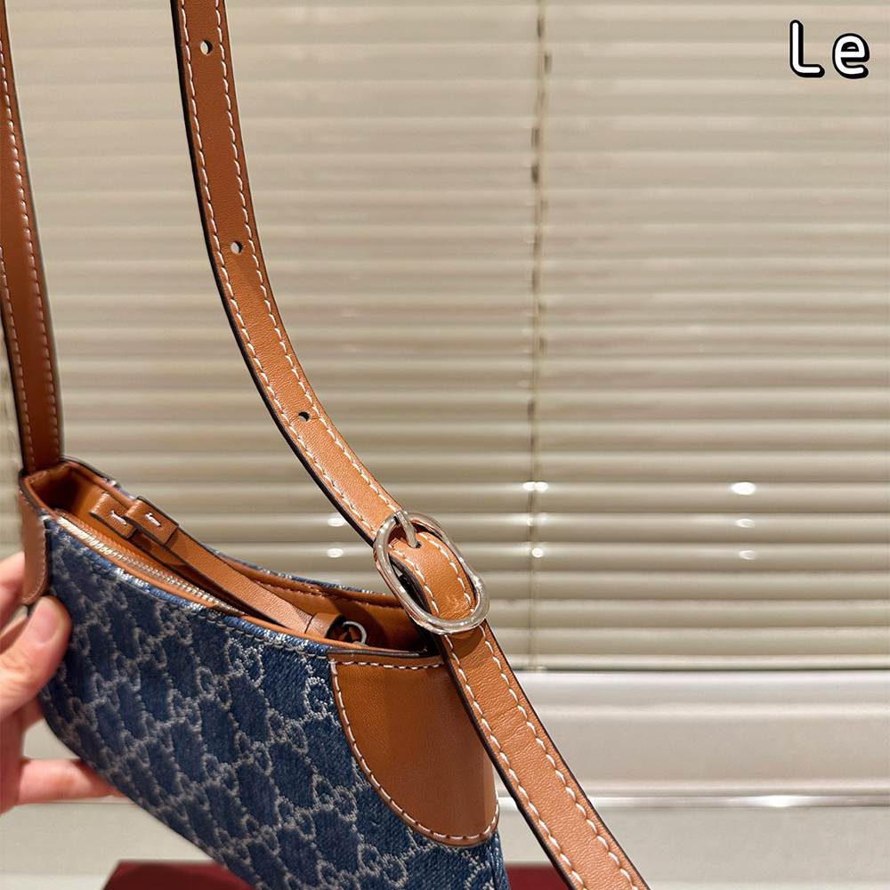 GG Emblem small shoulder bag