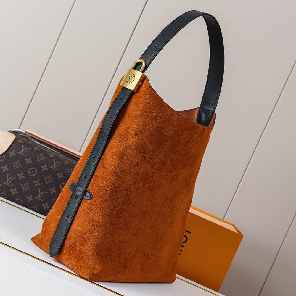 LV Hobo MM