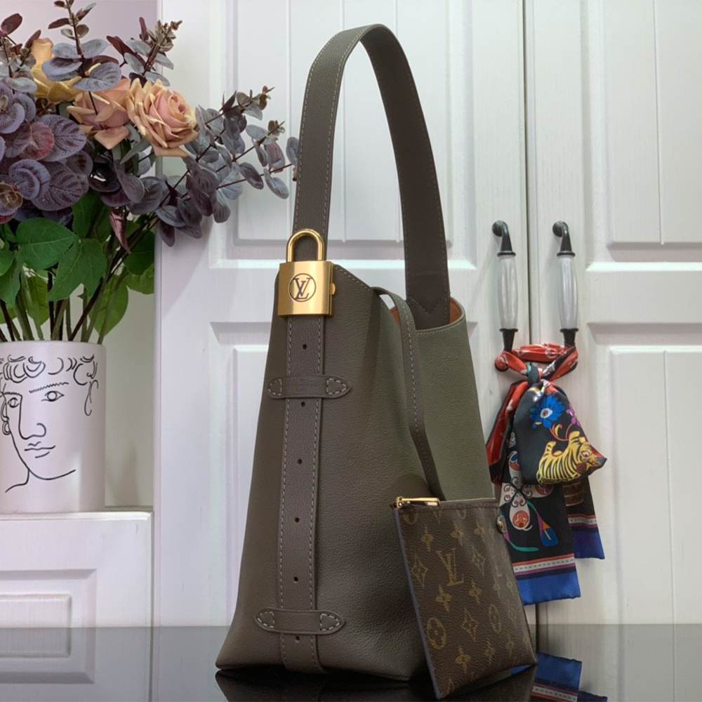 LV Low Key Hobo PM(HIGH-END GRADE)