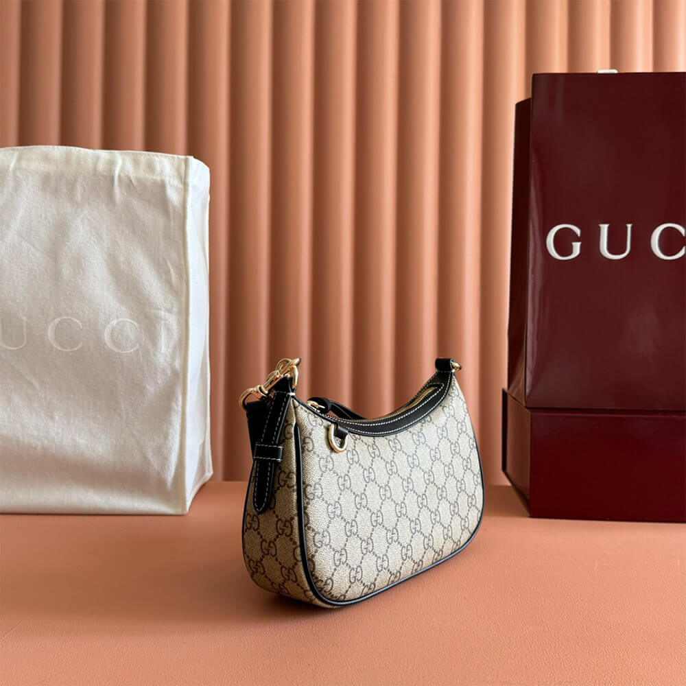 GG Emblem small shoulder bag