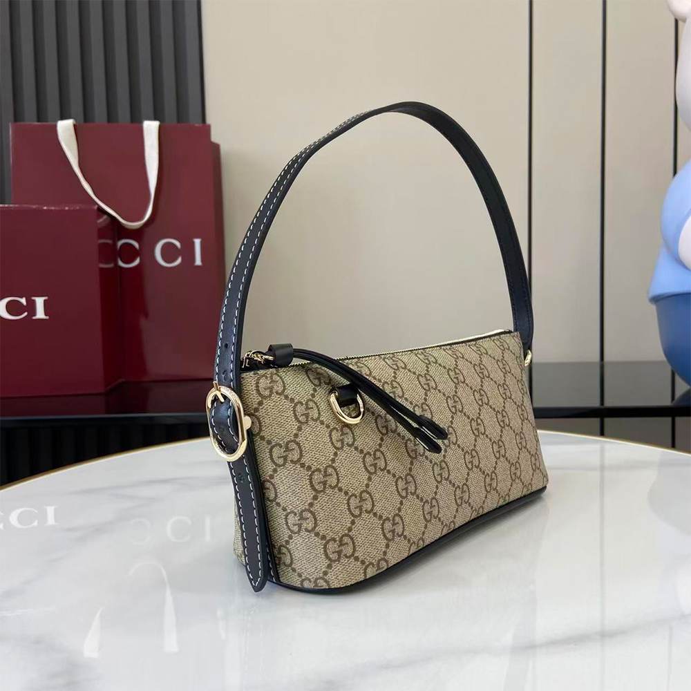 GG Emblem small shoulder bag