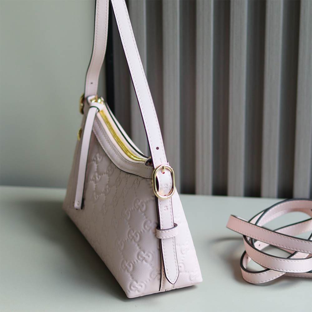 GG Emblem small shoulder bag