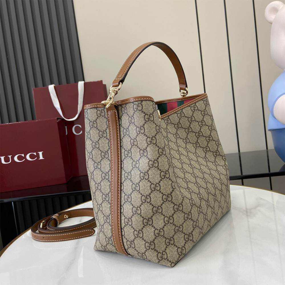 GG Emblem medium bucket bag