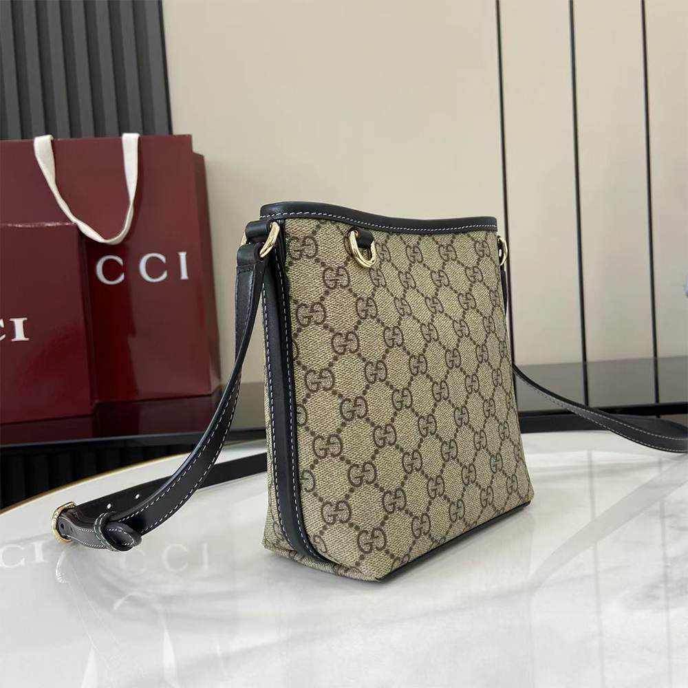 GG Emblem nano bucket bag