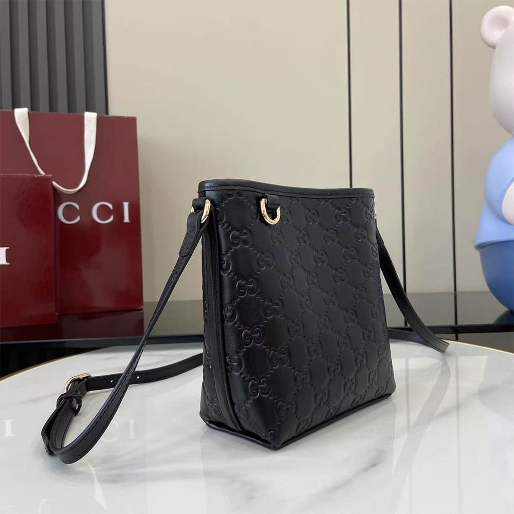 GG Emblem nano bucket bag