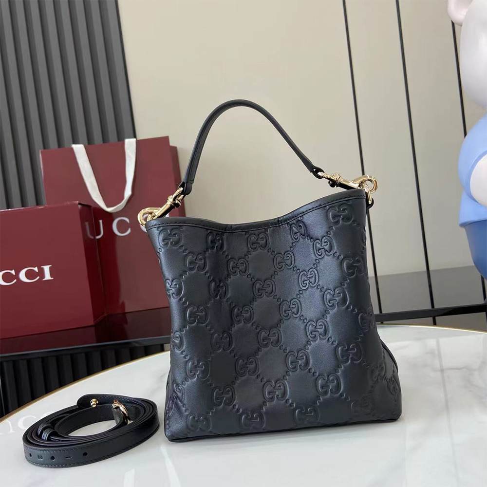 GG Emblem small bucket bag