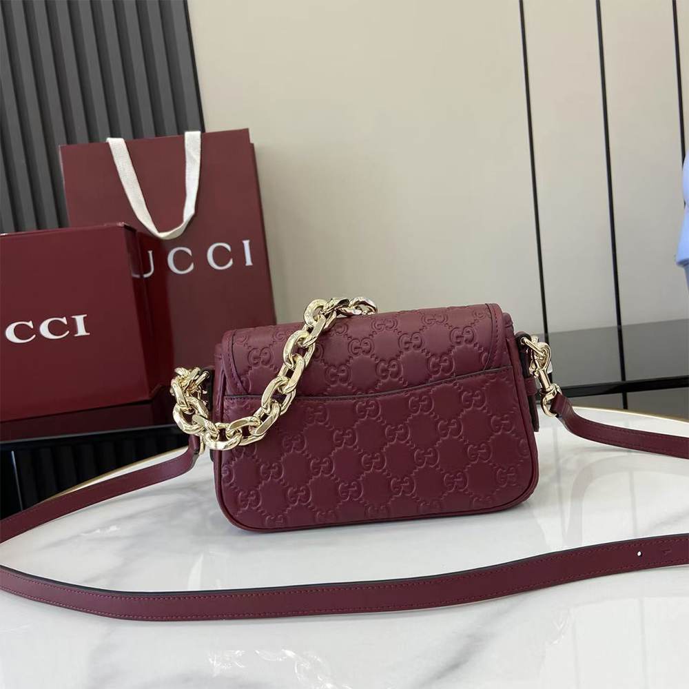 GG Emblem small shoulder bag