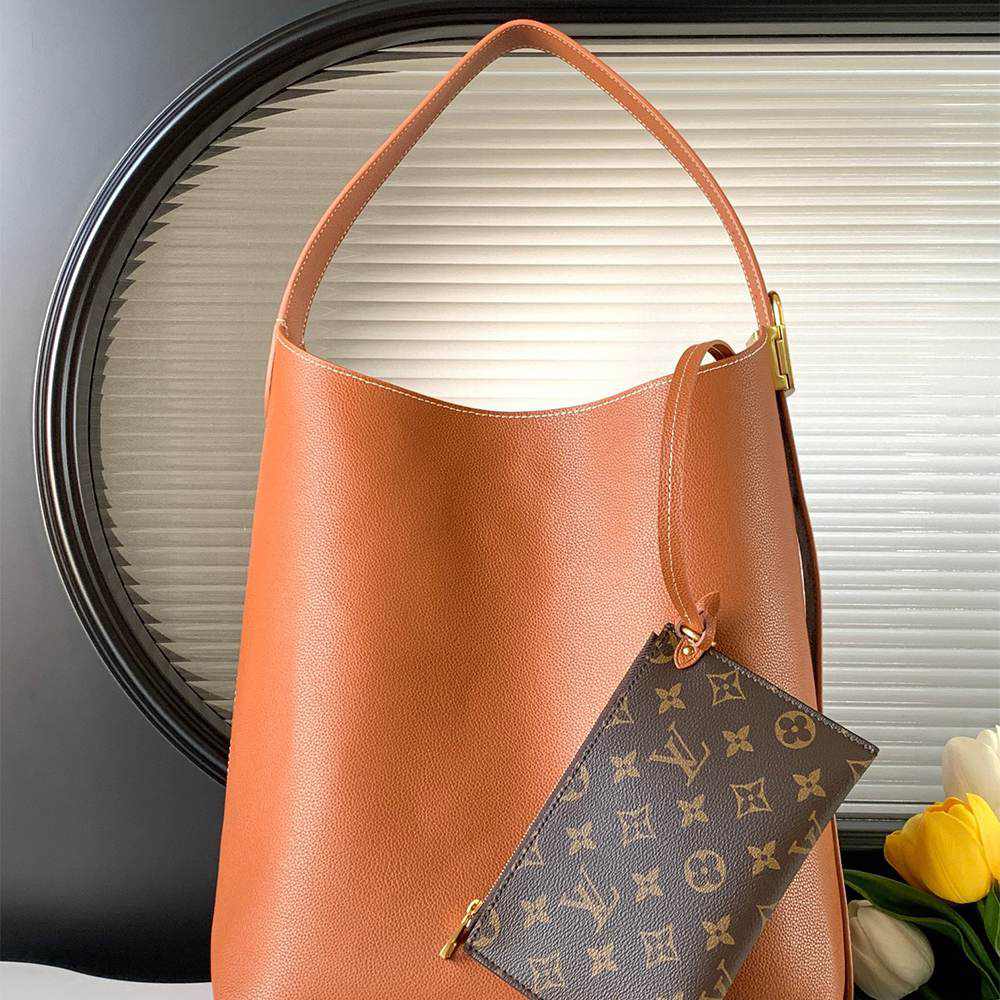 LV Low Key Hobo MM