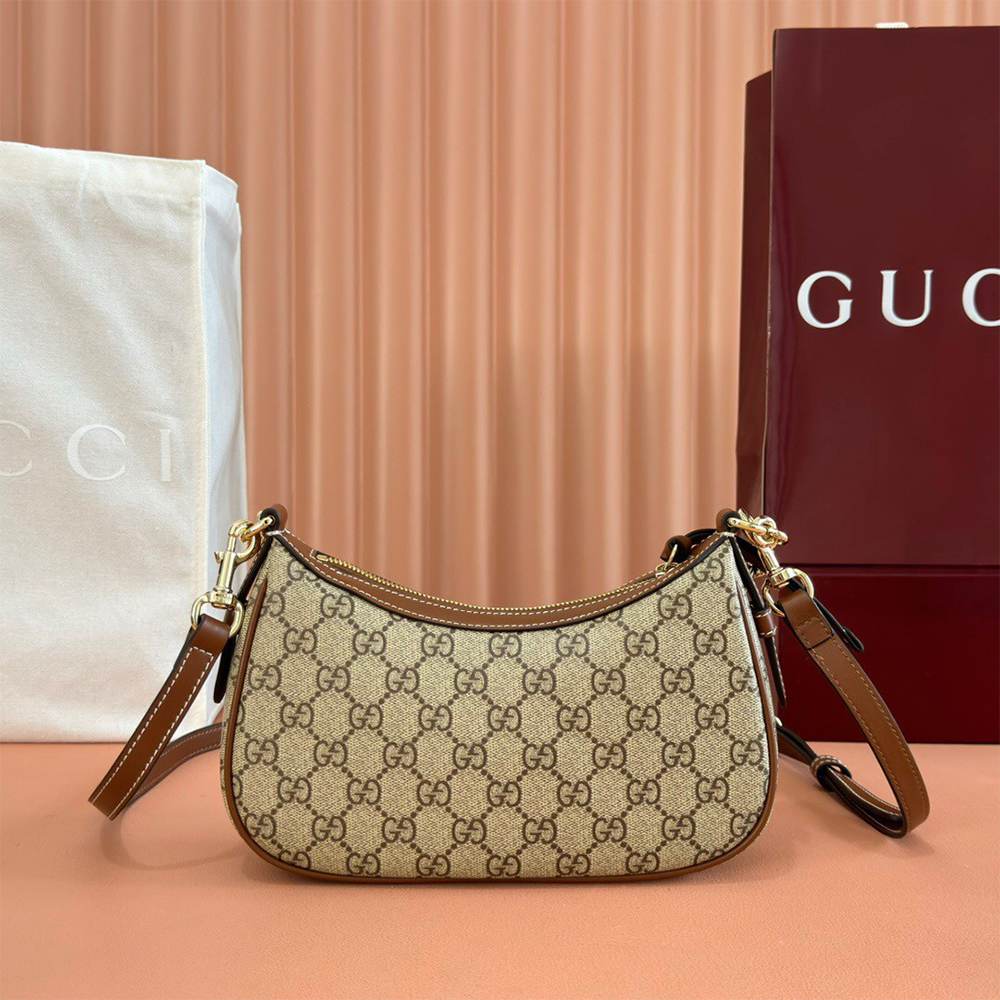 GG Emblem small shoulder bag