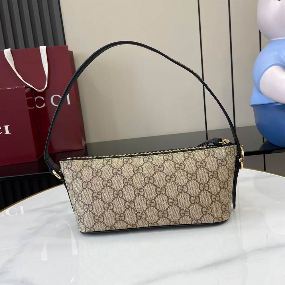 GG Emblem small shoulder bag