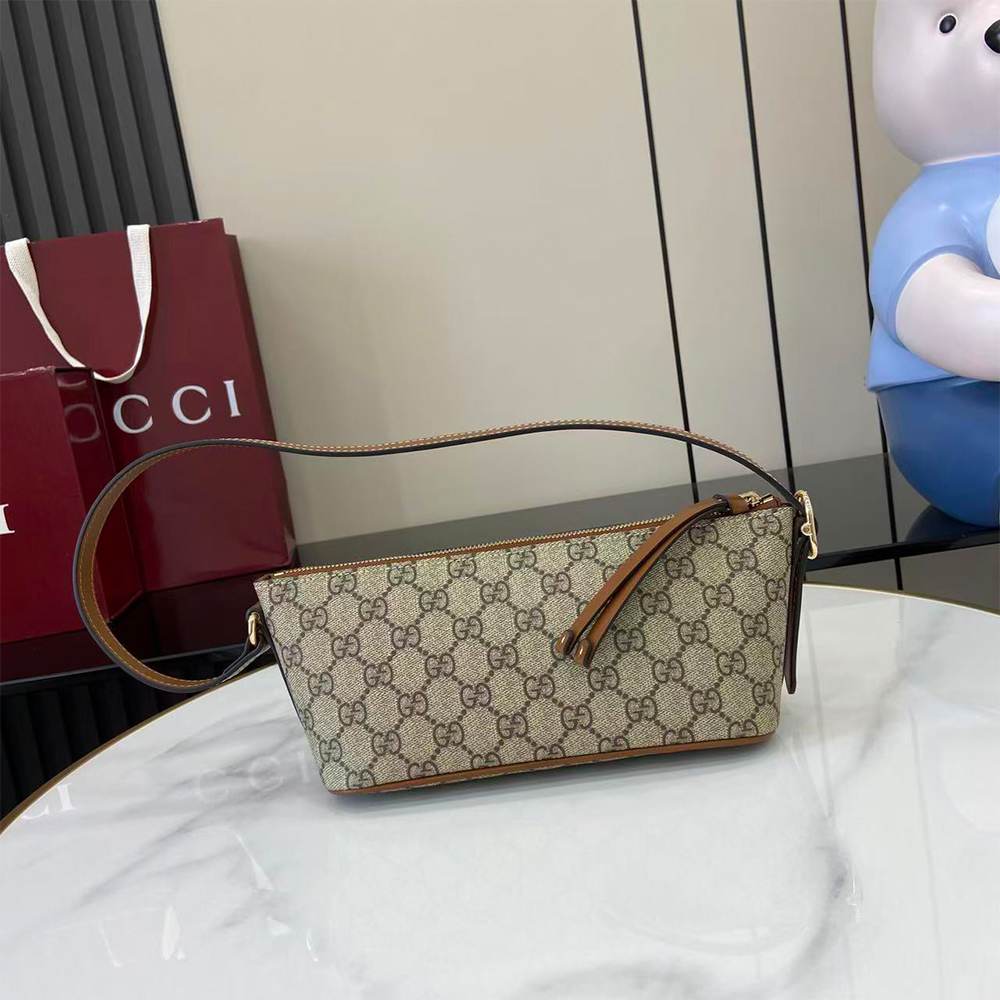 GG Emblem small shoulder bag