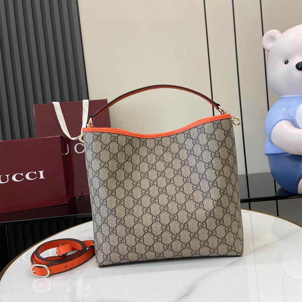 GG Emblem medium bucket bag