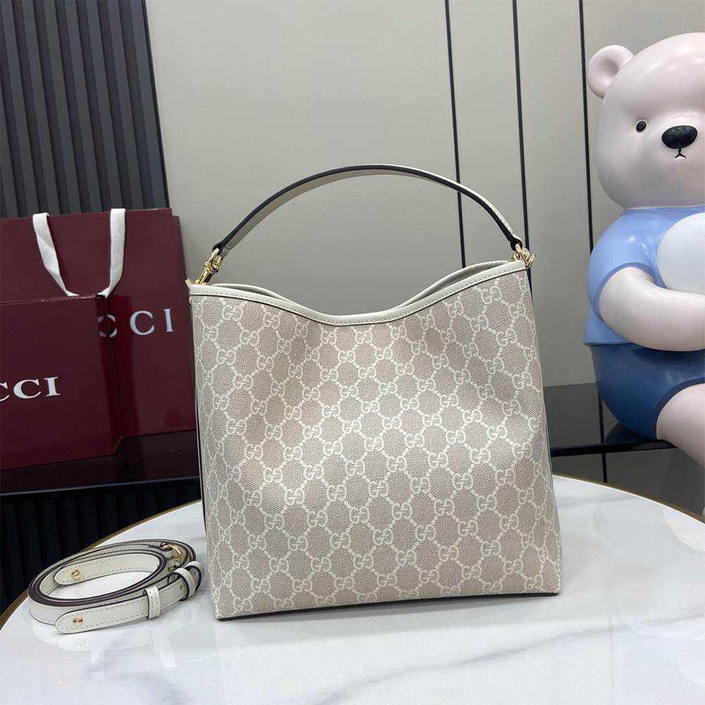 GG Emblem medium bucket bag