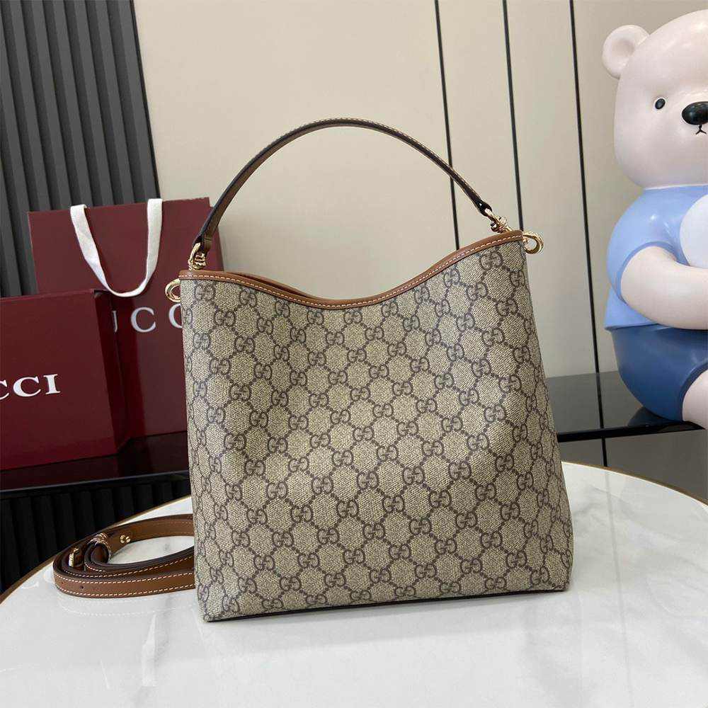 GG Emblem medium bucket bag