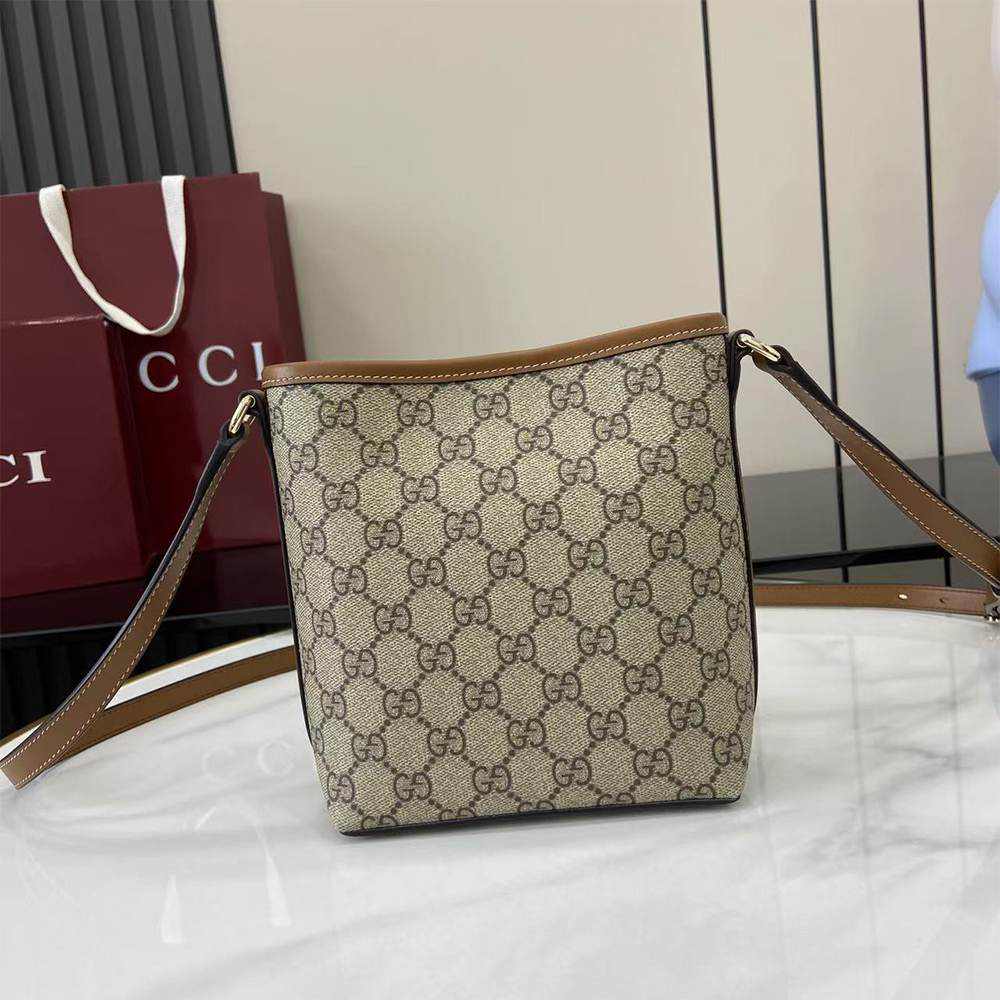 GG Emblem nano bucket bag