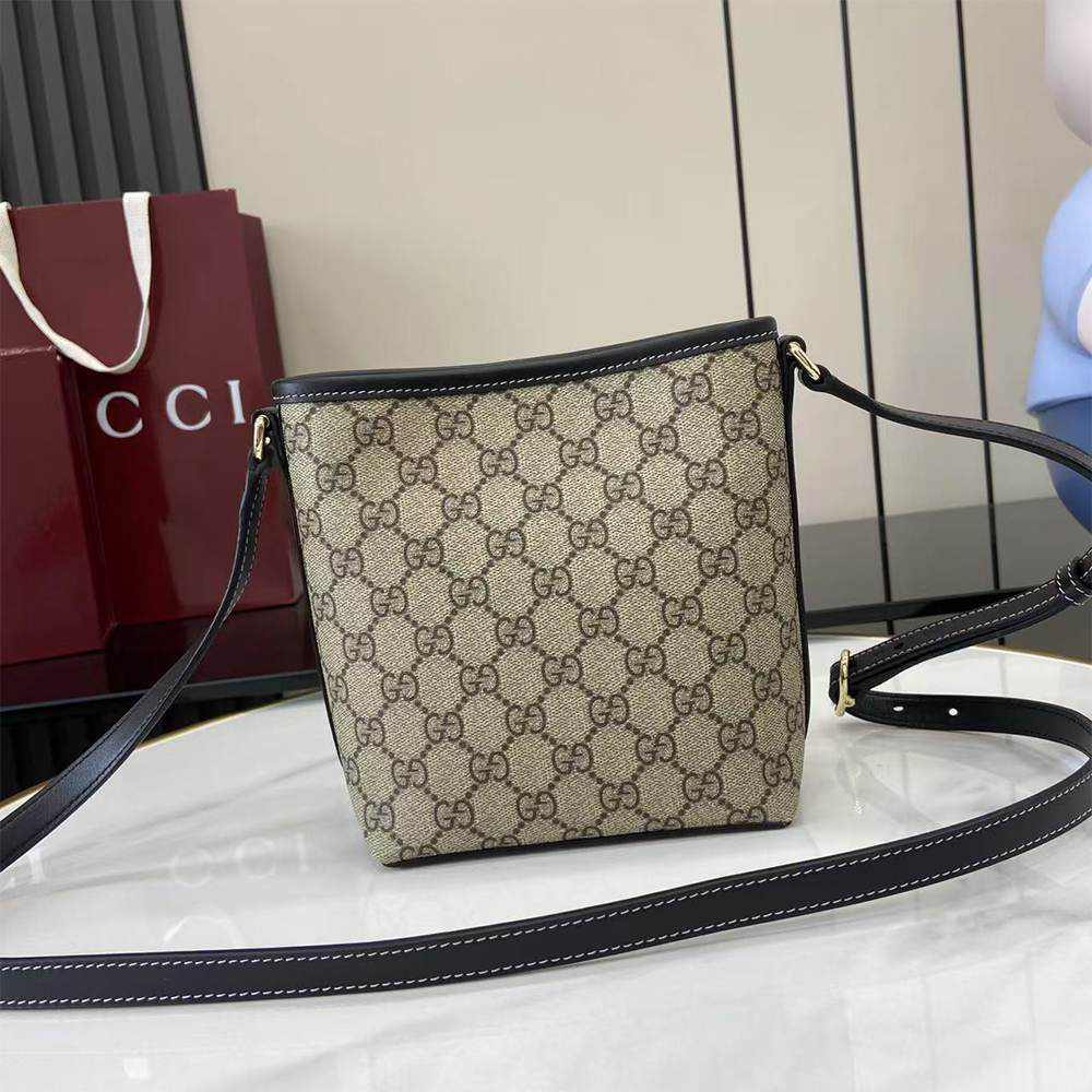 GG Emblem nano bucket bag