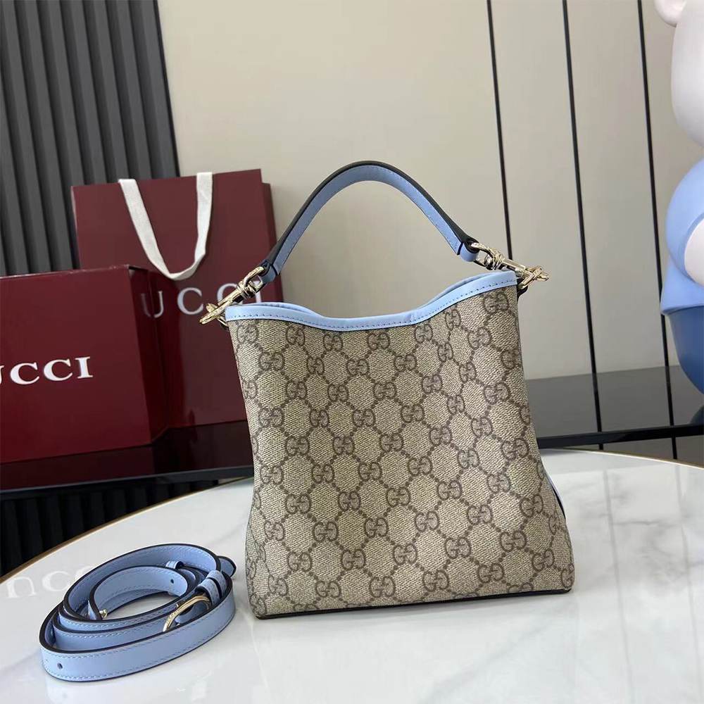 GG Emblem small bucket bag