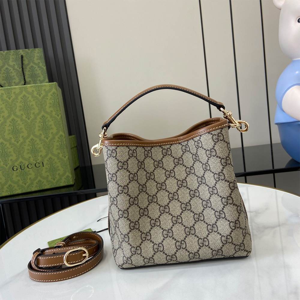GG Emblem small bucket bag