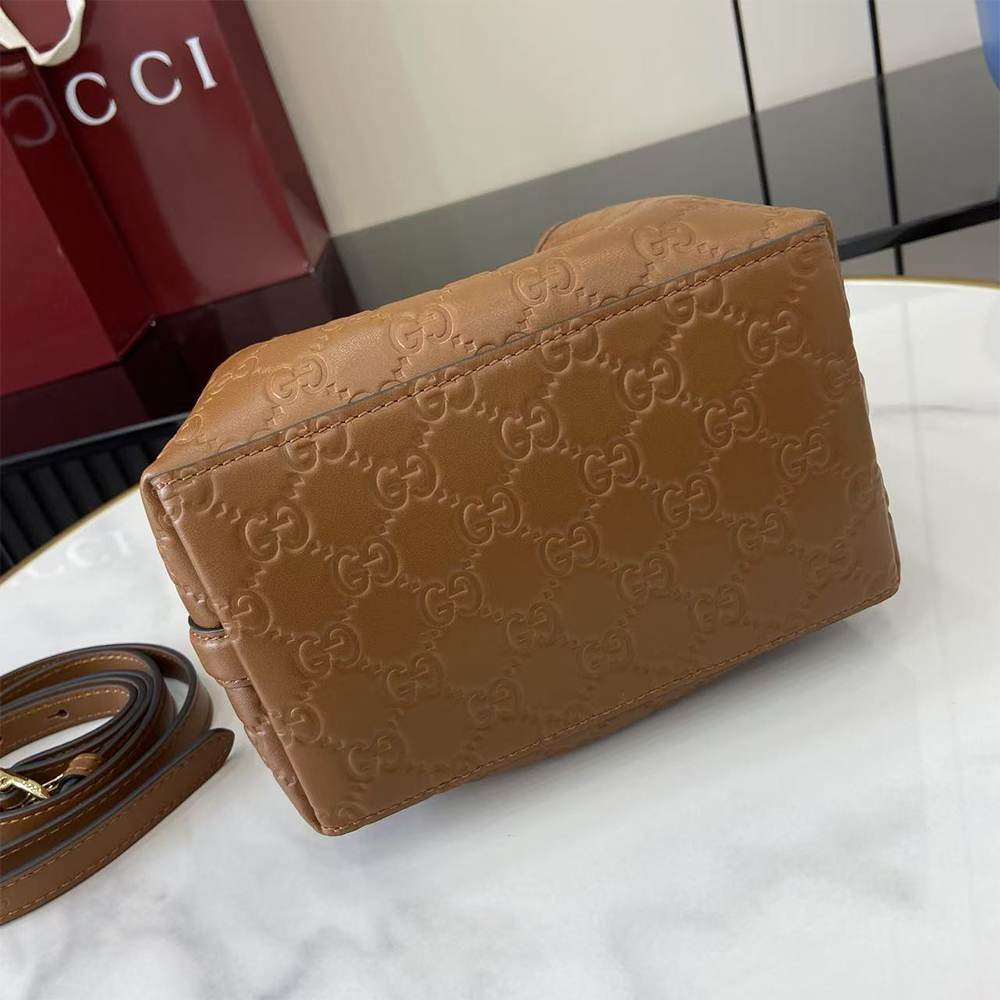 GG Emblem small bucket bag