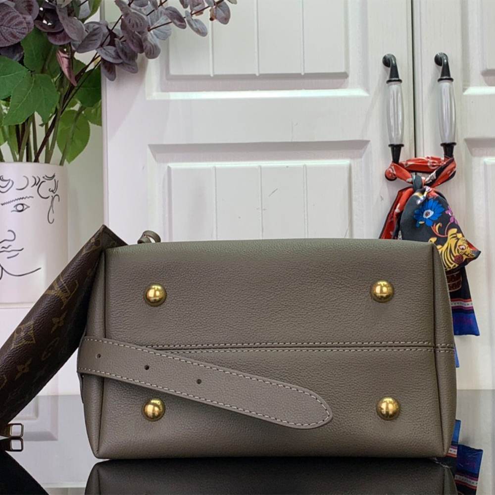 LV Low Key Hobo PM(HIGH-END GRADE)