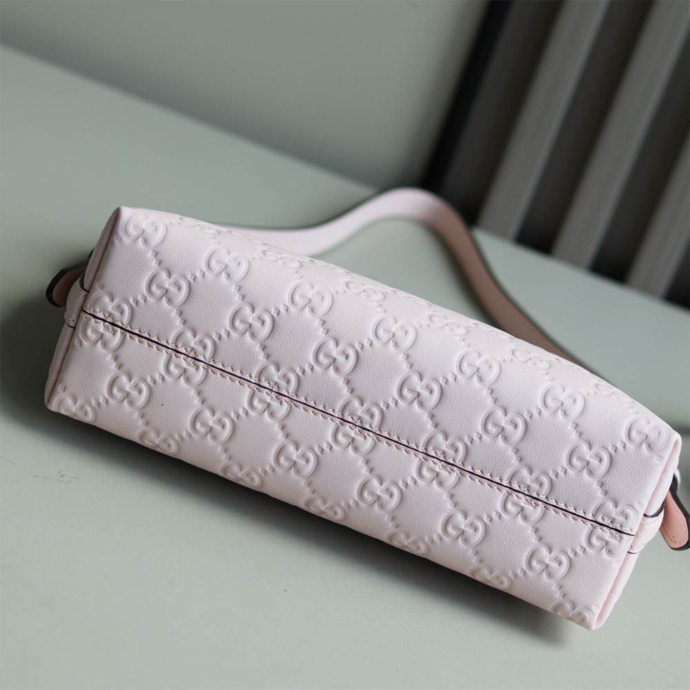 GG Emblem small shoulder bag