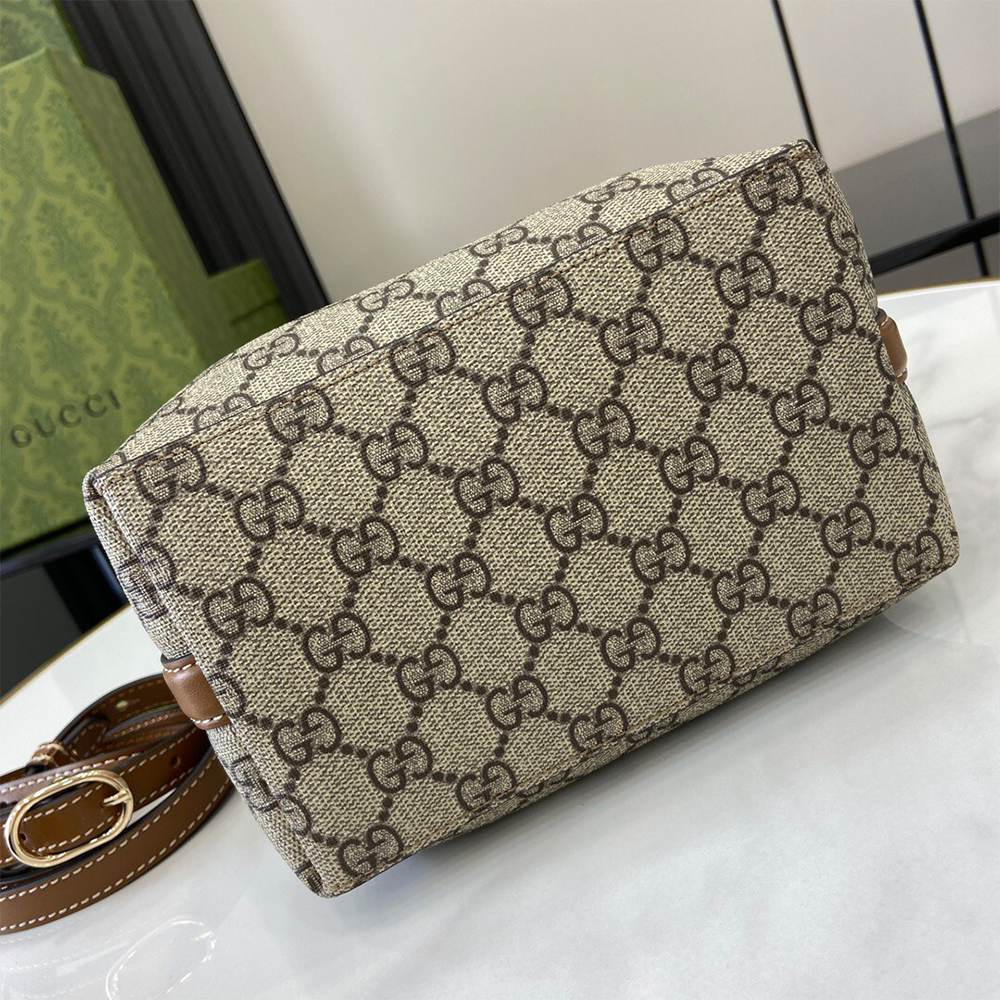 GG Emblem small bucket bag