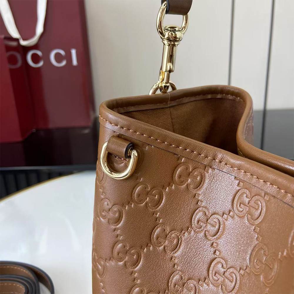 GG Emblem small bucket bag