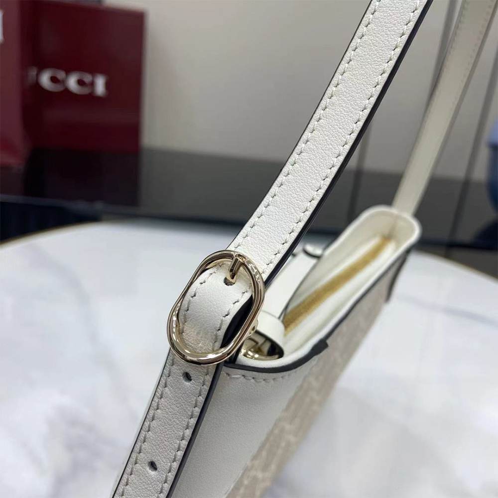 GG Emblem small shoulder bag
