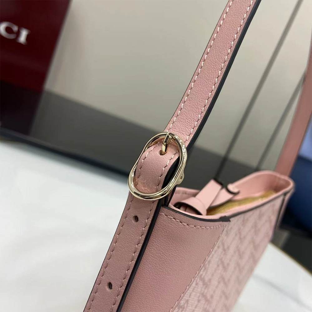 GG Emblem small shoulder bag