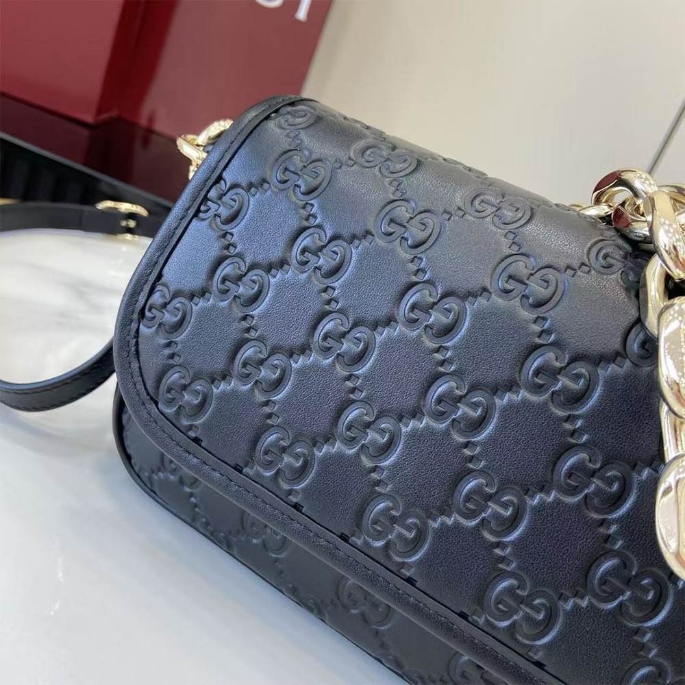 GG Emblem small shoulder bag