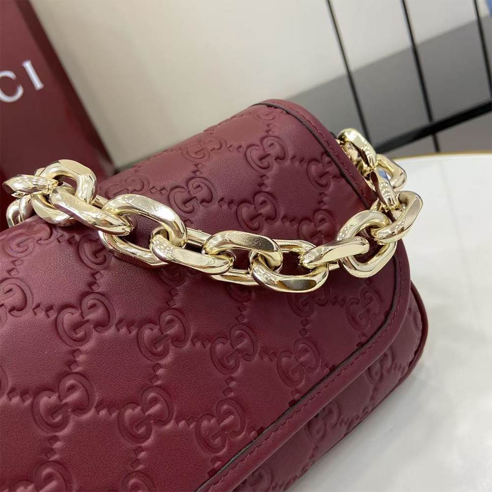 GG Emblem small shoulder bag