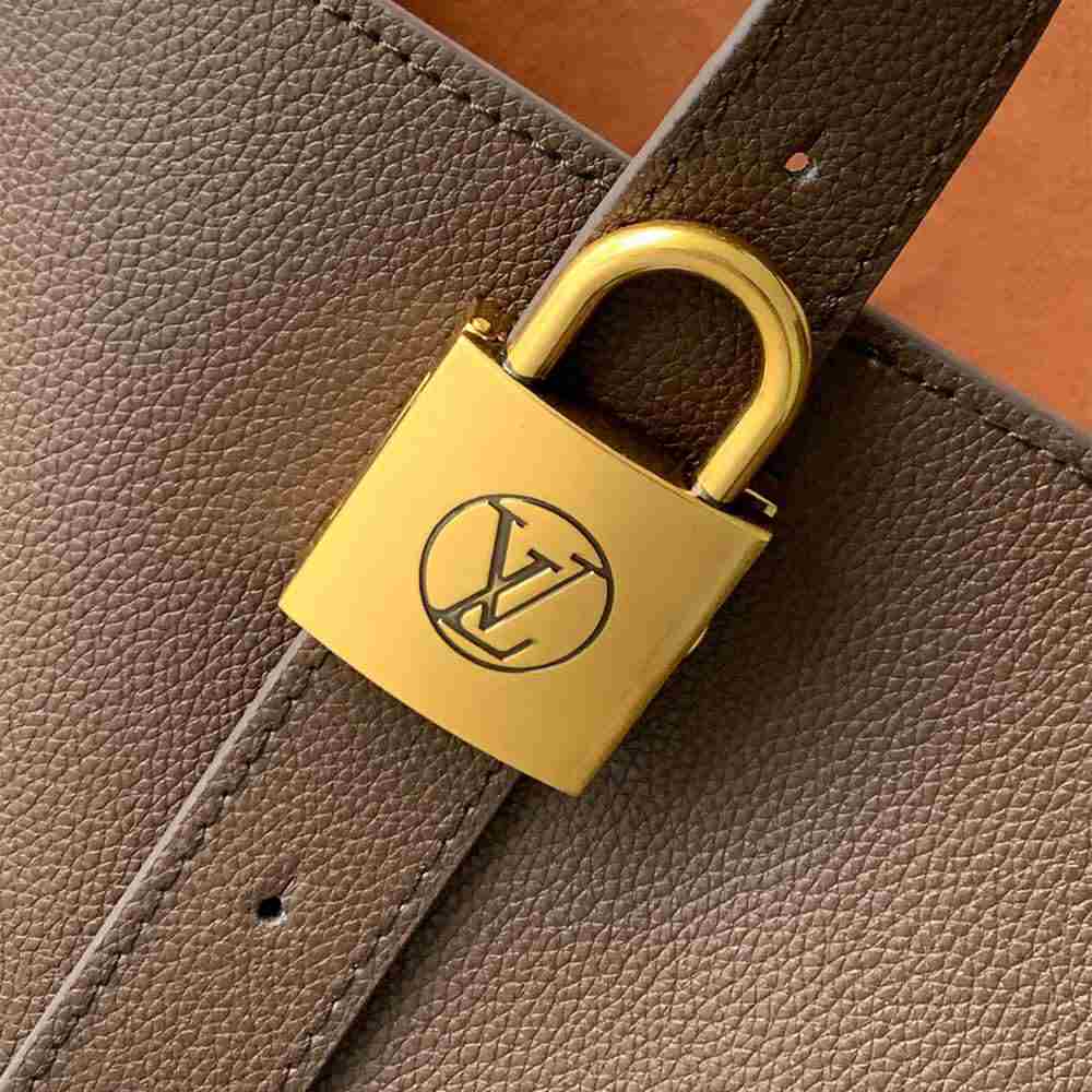 LV Low Key Cabas MM