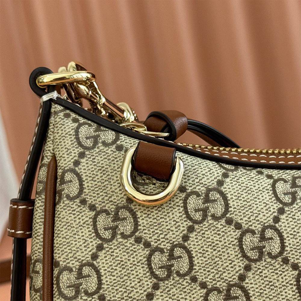 GG Emblem small shoulder bag