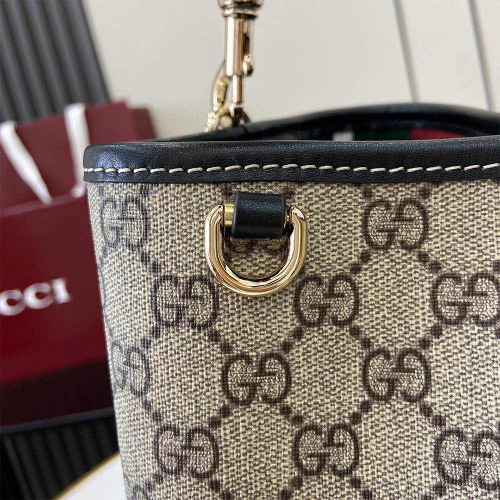 GG Emblem medium bucket bag
