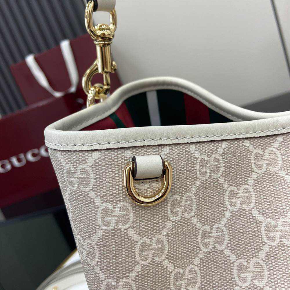 GG Emblem medium bucket bag