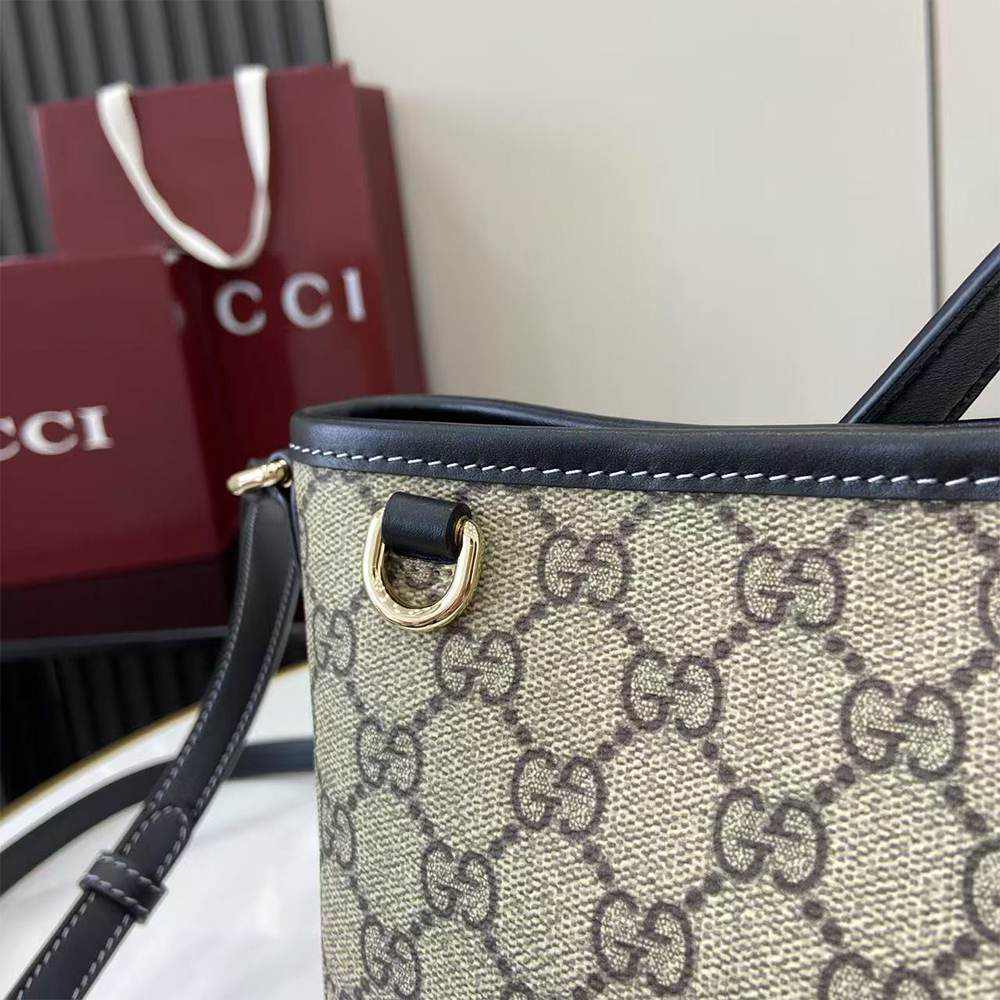 GG Emblem nano bucket bag