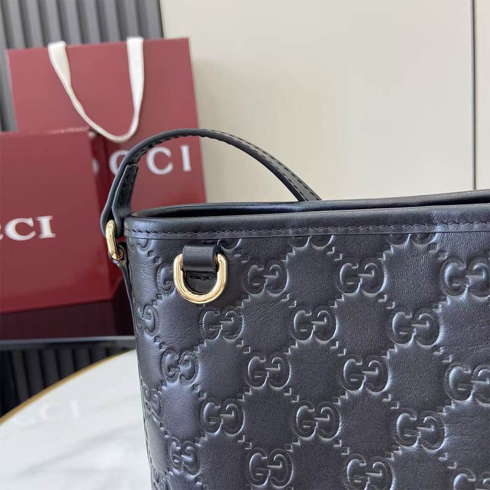GG Emblem nano bucket bag