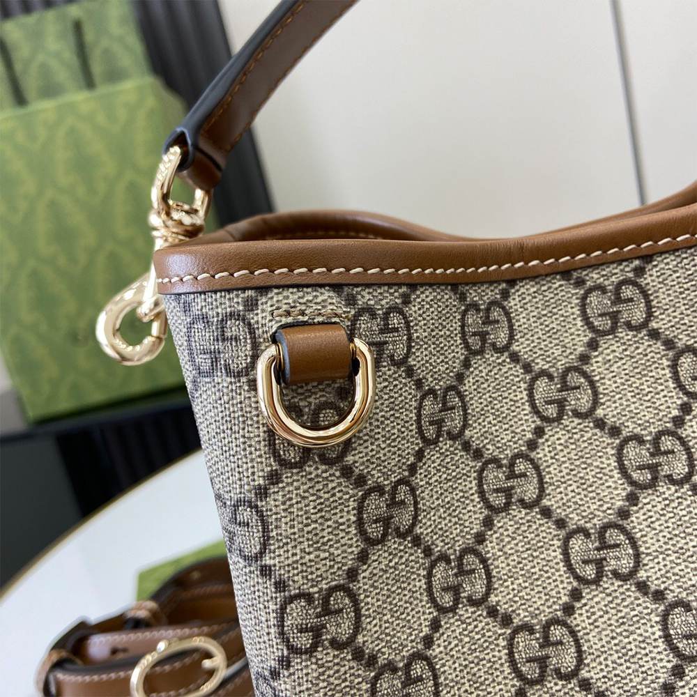GG Emblem small bucket bag