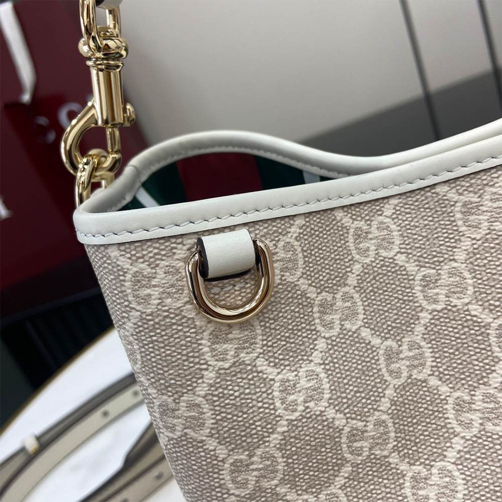 GG Emblem small bucket bag