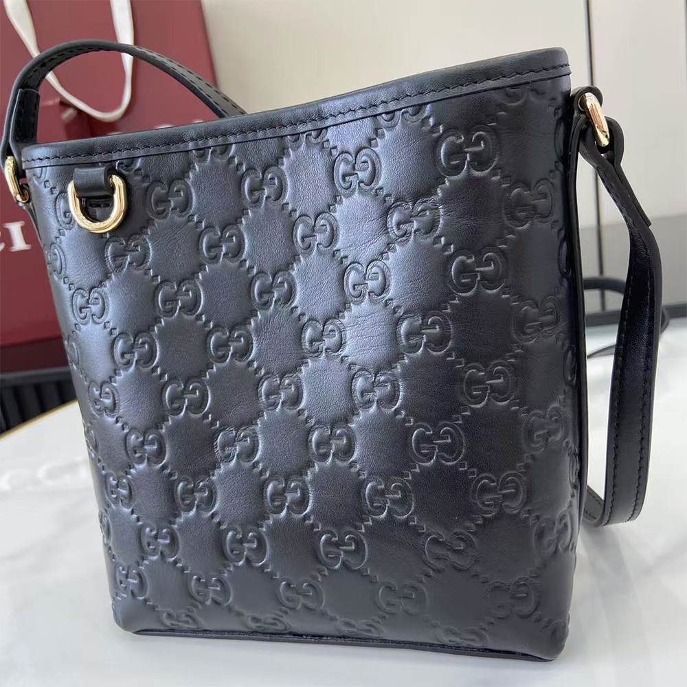 GG Emblem nano bucket bag