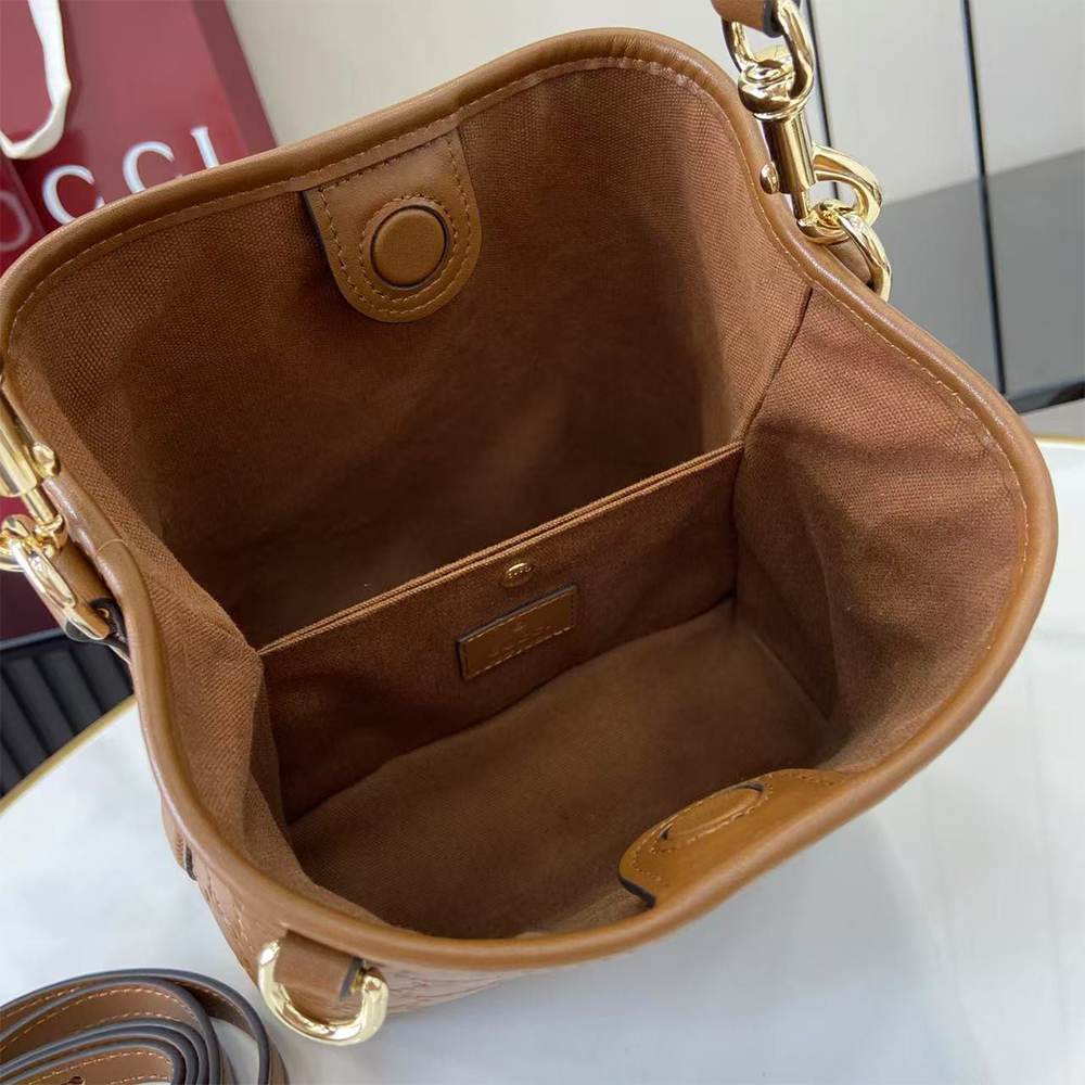 GG Emblem small bucket bag